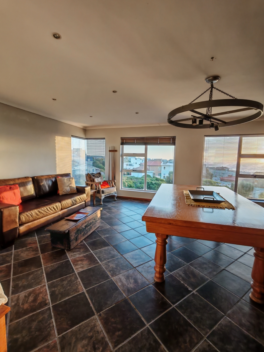4 Bedroom Property for Sale in De Kelders Western Cape
